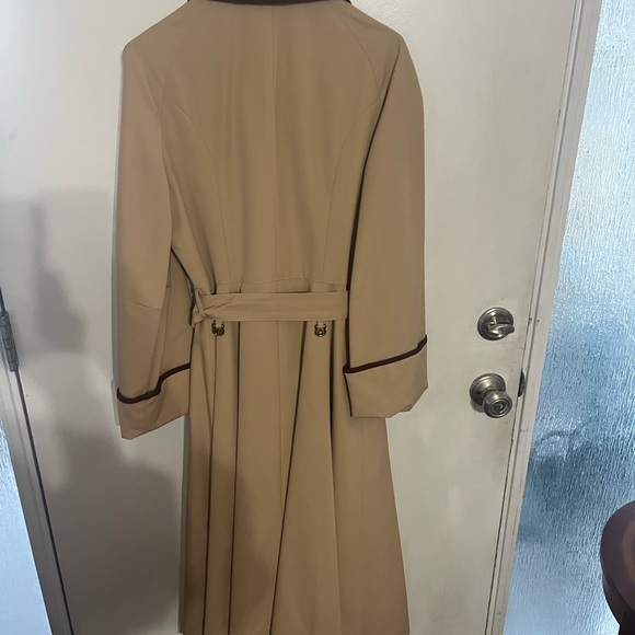 Vintage  Etienne Aigner long belted trench coat size 12 - Picture 3 of 13